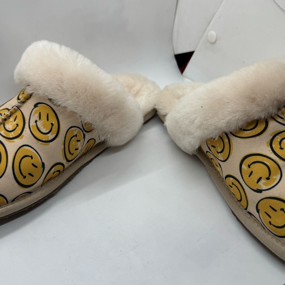 Australia Luxe Collective Sheep Fur Happy Face Closed Toe Mule Leather Slippers - Picture 4 of 10
